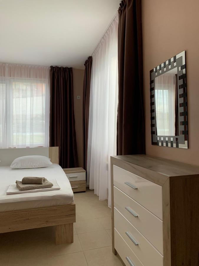 Villa Rouge - Apartment Victoria โซโซโปล ภายนอก รูปภาพ